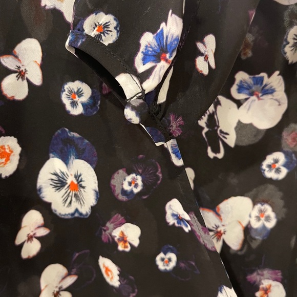 GUESS Floral Blouse Size XXS - Picture 4 of 4